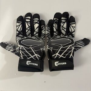 Cutters youth Black and White Receiver Gloves
